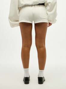 SUMWON WOMEN 校队风格字母印花运动短裤高腰运动抽绳撞色腰带数字图案夏季热裤 - 白色 - 查看 2