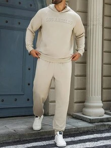 Manfinity Homme 男士加大码休闲通勤日常百搭字母压花插肩袖连帽衫和运动裤套装，秋季服装