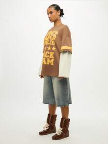 SUMWON WOMEN 洛杉矶田径队校队双层长袖复古学院风 T 恤，撞色袖子和星星图案，秋冬街头风格，分层外观，都市时尚 - 棕色 - 查看 5