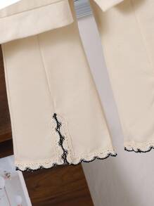 少女甜美可爱长袖彼得潘领卫衣搭配杏色喇叭裤套装，时尚简约通勤秋冬