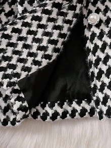 SHEIN Baby Girls' Faux Fur Collar Pearl Double-Breasted Long A-Line Coat, Paired With Matching Beret Hat. The A-Line Silhouette Is Simple Yet Elegant, Suitable For Babies Of Various Body Types. Whether For Daily Outings, Park Playtime, Or Casual Home Wear, Your Little Princess Will Shine Brightly. Fall Winter - Black and White - View 3