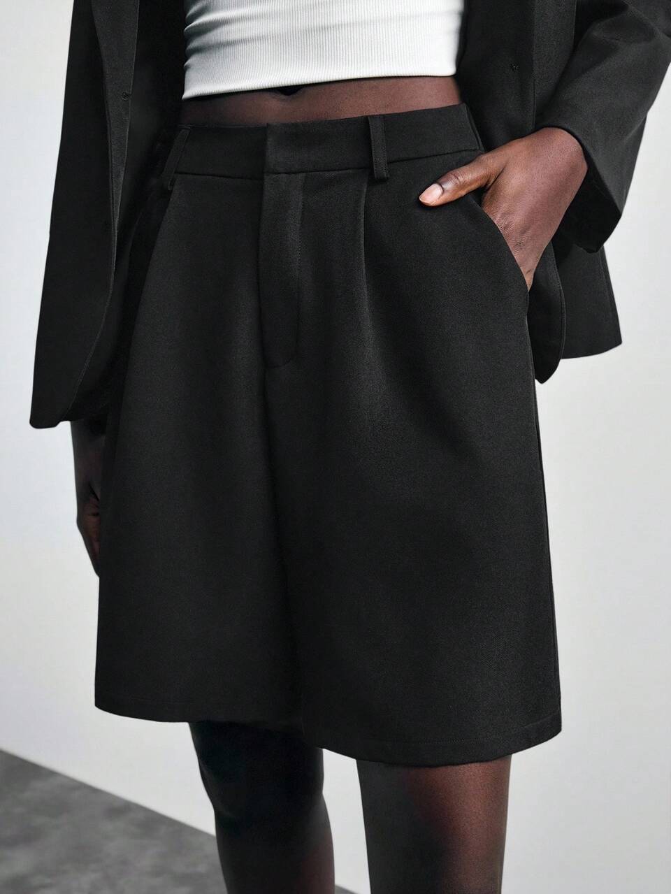 SHEIN Maija Women's Black Summer Business Casual Smart Office Suit Set,Wide Shoulder Blazer & Bermuda Shorts,Modern Urban Professional Work Attire Business Suits