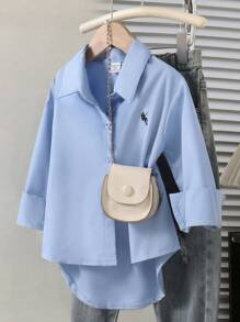 年轻女孩休闲纽扣长袖衬衫，前短后长设计 - 藍色 - 查看 6