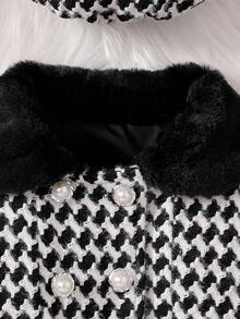 SHEIN Baby Girls' Faux Fur Collar Pearl Double-Breasted Long A-Line Coat, Paired With Matching Beret Hat. The A-Line Silhouette Is Simple Yet Elegant, Suitable For Babies Of Various Body Types. Whether For Daily Outings, Park Playtime, Or Casual Home Wear, Your Little Princess Will Shine Brightly. Fall Winter - Black and White - View 6