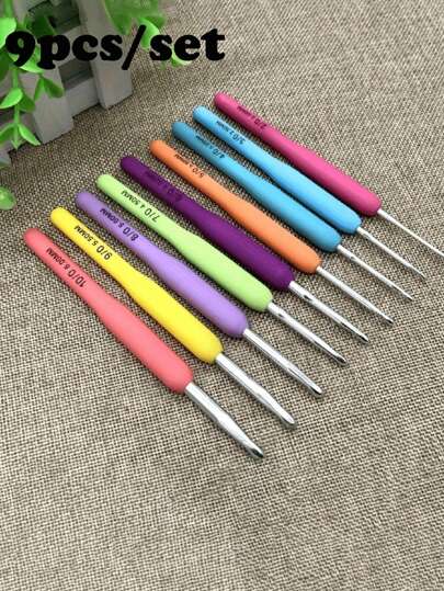 Set de 9 ganchos de ganchillo ergonómicos de colores del arcoíris | Aguja de óxido de aluminio suave y duradera | Agarre cómodo de 2-6 mm | Colores brillantes para manualidades divertidas, decoración de Halloween, decoración de regreso a la escuela, decoración de sala de estar de otoño, decoraciones navideñas