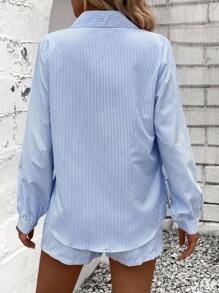 Breezaya Bộ sưu tập mới Thu/Đông 2025: Áo sơ mi và quần short kẻ sọc unisex, mang đến phong cách thành thị, giản dị và thời trang. Kiểu dáng rộng rãi, thoải mái phù hợp cho phong cách layering, tạo cảm giác thư giãn. - Màu xanh lam - Xem 2