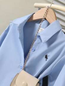 年轻女孩休闲纽扣长袖衬衫，前短后长设计 - 藍色 - 查看 4