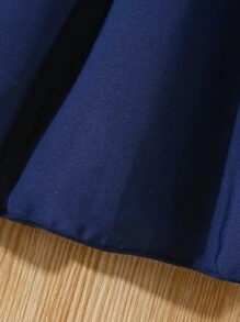 年轻女孩优雅撞色蕾丝和编织绿色连衣裙下摆拼接闪亮腰带连衣裙，适合夏季