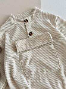 SHEIN Baby Boy's Fashion Patchwork Bodysuit With Big Pockets, Spring/Autumn Outdoor Bodysuit Newborn Neutral Outfit Corduroy Baby Bodysuit Mocha Baby Clothes Baby Boy Beige Outfit Neutral Baby Clothes Unisex Fall Winter