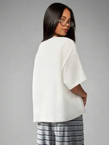 MISSGUIDED Oversized Monogram T-Shirt With Elegant Script Logo Basic Casual Top Perfect For Daily Wear Or Loungewear Comfort Fit Cotton Blend Short Sleeve Summer Spring Fashion - White - View 2