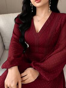 Feyla 女士时尚优雅提花V领中长连衣裙 - 酒紅色 - 查看 2