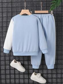 SHEIN 2 件套年轻男孩字母印花运动衫和运动裤，休闲运动装 - 霧霾藍 - 查看 2
