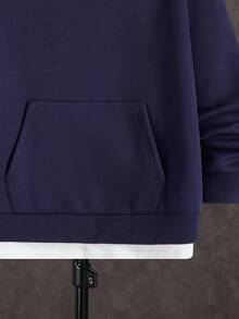 SHEIN Áo nỉ nam tuổi teen màu xanh hải quân phối màu tương phản, họa tiết nhỏ, phong cách thường ngày thoải mái, tối giản, đa năng, chất liệu mềm mại, phù hợp cho mặc hàng ngày, đi học, du lịch, thể thao ngoài trời, mùa thu/đông. Áo nỉ màu xanh hải quân cho tuổi teen, áo nỉ nam, áo nỉ cỡ tuổi teen cho nam giới. - Xanh đậm - Xem 4