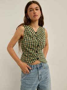 Nöista Features A Green And White Gingham Sleeveless Top With A Fitted, Ruched Shape And Black Button Details, Perfect For Fall Women Clothes, Autumn Outfits, Office, Casual, Cute Boho, And Western Styles. - Multicolor - View 1