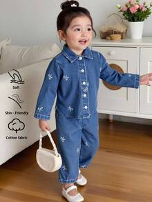 SHEIN Vintaside Kids 2 件套女婴牛仔套装，可爱休闲风格，百搭舒适，适合度假，时尚街头，蝴蝶结装饰，柔软水洗无弹力宽松牛仔长袖上衣和阔腿裤，轻盈适合春秋季，日常穿着 - 中等水洗藍 - 查看 5