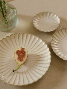 Cirelle Retro Chrysanthemum Ceramic Plate, Elegant White Dinner Plate For Breakfast, Bread, Steak, Pasta, Fruit, Salad, Cake, Home & Restaurant Tableware | Dinner Set,Plates,Plate,Ceramic Plate,White Plates,Dinner Plates - Multicolor - View 5