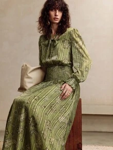 SHEIN LUNE فستان طويل أنيق للنساء في فصل الخريف، من الشيفون الذهبي بتصميم مطبوع، ضيق الخصر على شكل X، أساور الخصر وتصميم طوق كبير متدلي، ملابس نسائية بوهيمية للخريف - أخضر - مشاهدة 5
