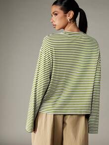 MISSGUIDED Camiseta de manga larga con estampado gráfico oversize, diseño de rayas de estilo casual de calle, moda de otoño, invierno y primavera con texto clásico impreso - Verde - Ver 2