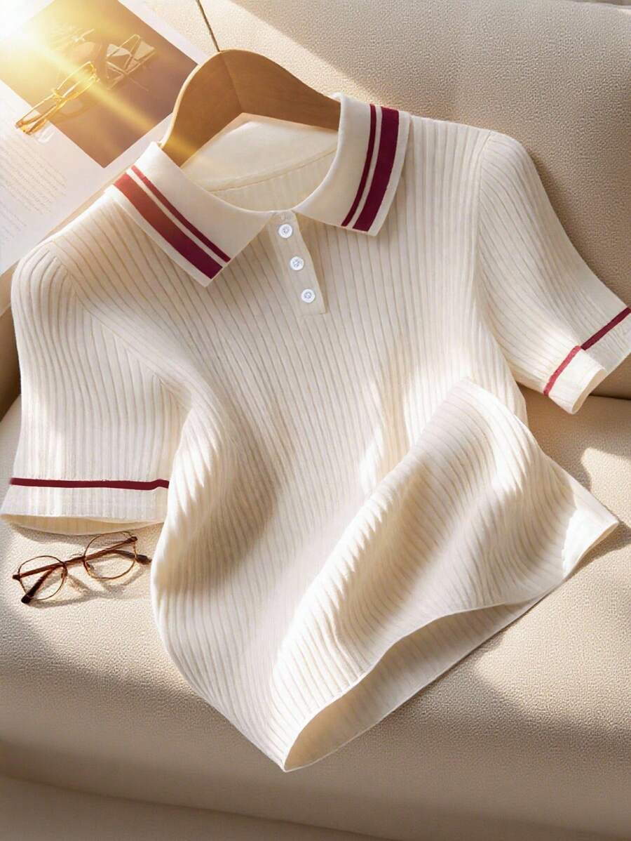 GlowEve CURVE Áo thun dệt kim tay ngắn màu sắc đơn giản cỡ lớn, cổ tay áo in họa tiết màu tương phản + cổ áo polo dành cho nữ - Màu be - Xem 1