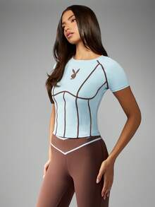 Missguided x Playboy Camiseta deportiva de manga corta color azul con ribete de contraste marrón y logo de conejo - Azul - Ver 5