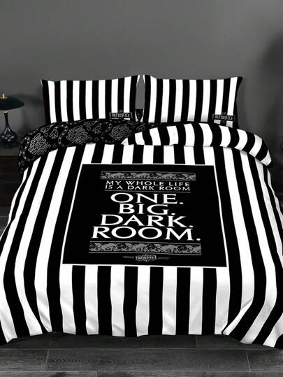 Beetlejuice X SHEIN Slogan & Striped Print Bedding Set