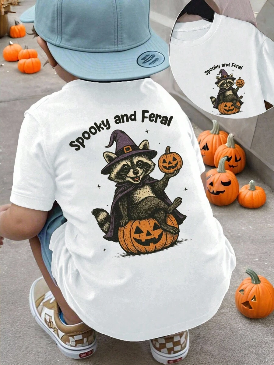 Camiseta casual divertida y de moda para niño pequeño con gráfico de mapache y calabaza "Espeluznante y salvaje", camiseta gráfica de calabaza de Halloween espeluznante, para fiesta de Halloween - Blanco - Ver 1
