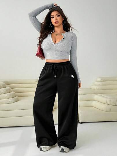 Solflare Plus Size Solid Color Elastic Waist Drawstring Loose Straight Leg Sweatpants With Pockets Women Wide Pants Horse Embroidery Shirt Black And White