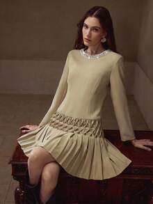 MOTF PREMIUM Váy xếp ly viền ngọc trai giả - Màu be - Xem 6