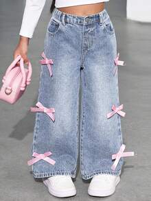 SHEIN Jeans anchos de mezclilla azul con lazo rosa decorativo, ropa de jeans de otoño e invierno para niñas, look cool para el Día de Acción de Gracias - Lavado ligero - Ver 3