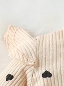 SHEIN Vintaside Kids Baby Heart Print Ruffle Trim Bodysuit & Joggers - Apricot - View 3