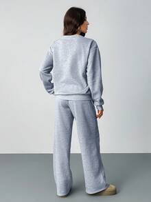 SHEIN Tall 女式 V 领超大蓬松羊毛弹力宽松休闲运动衫和运动裤 2 件套，秋冬，小标志印花 2 件套休闲套装女式。外出装，别致女式套装，别致女式裤子，家居，休闲，运动风格，百搭，高品质升级，个性化，适合聚会、健身房、户外和多种场景，女式秋季服装，别致女式套装，运动，多功能 - 灰色 - 查看 2