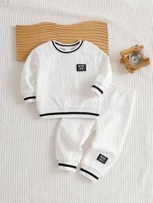 SHEIN Playful Pals 2 件幼儿男童休闲字母针织提花饰边罗纹圆领长袖运动衫和松紧腰裤套装，适合外出、日常休闲装、旅行，6 个月至 3 岁 - 白色 - 查看 3