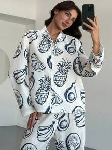 Aloruh Conjunto de camisa y pantalones con estampado de frutas azules, versátil para usar en casa y al aire libre