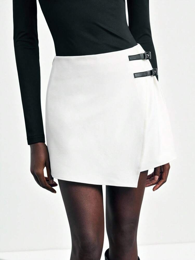 SHEIN Maija 2025 Pantaloncini da donna color albicocca chiaro con design asimmetrico a fibbia, adatti per abbigliamento casual urbano