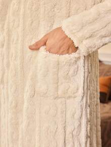 EverLounge Men's Solid Color Minimalist Daily Wear Round Neck Long Sleeve Fuzzy Robe, Men Sleepwear Robes, Winter, Fluffy, Cozy