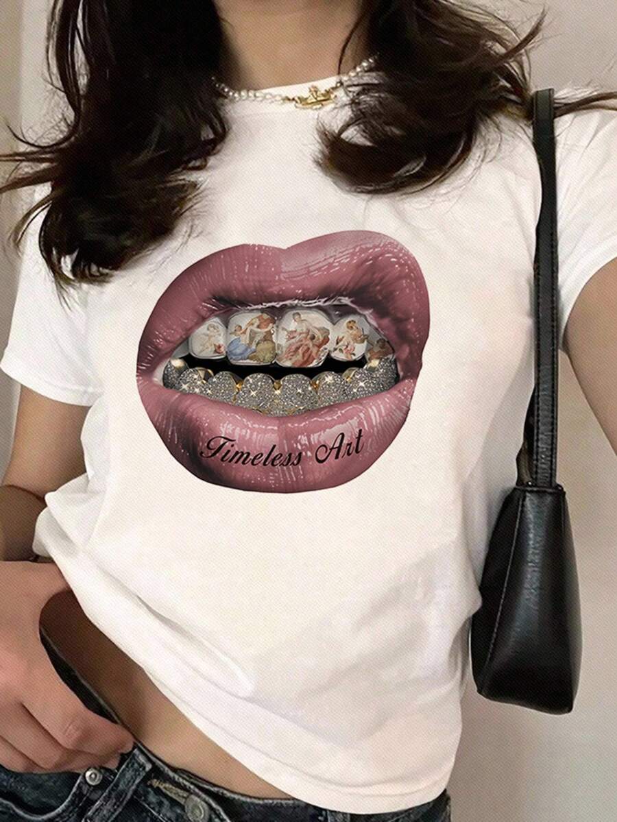 SHEIN EZwear 休閒白色圓領修身女T恤，印有紅色鑽石和金牙唇紋樣式，適合夏季
