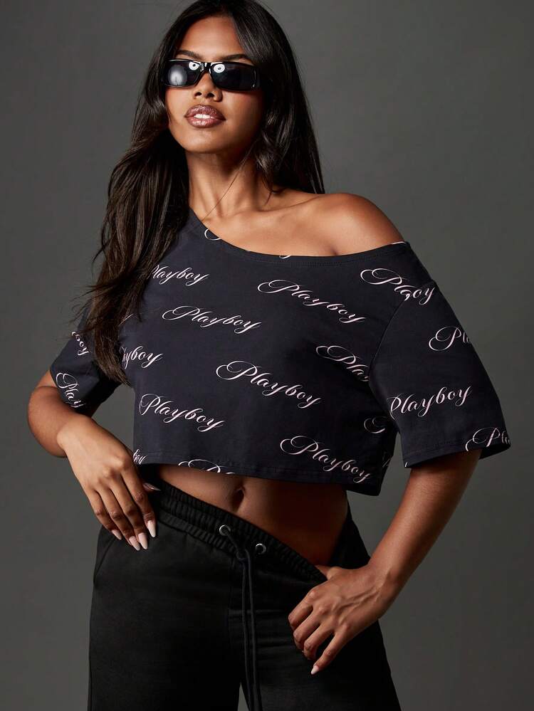 Missguided x Playboy Off Shoulder Script Print Crop Top Lettering Design Fashion Graphic Tee Short Sleeve Summer Casual Pullover All Over Print Street Style