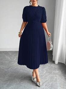 Roveilla Đầm midi xếp ly tay ngắn thêu họa tiết trơn màu thanh lịch cỡ lớn dành cho nữ - Xanh đậm - Xem 6