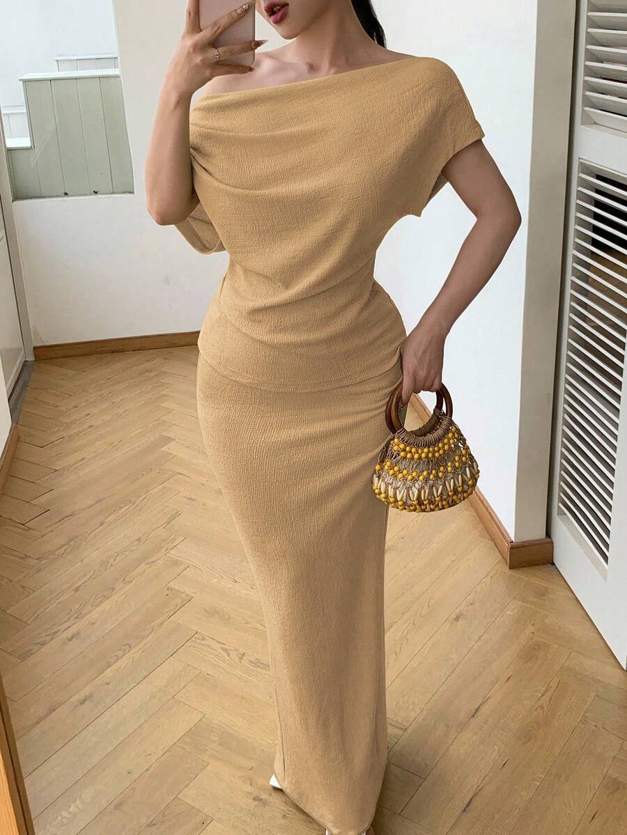 Modelyn 卡其色针织纹理褶皱上衣和不对称下摆紧身裙优雅时尚女士两件套 - 卡其色 - 查看 1