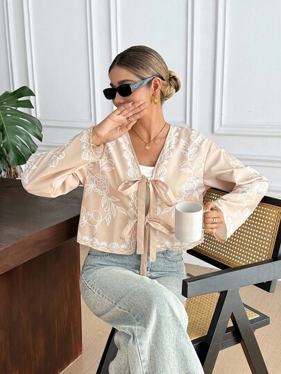 SHEIN Frenchy معطف قصير مطبوع بالنباتات مع ربطة أمامية للنساء ، معطف بأكمام طويلة مع سحاب في الحجر ، مناسب للخريف والشتاء ، أنيق وبسيط ، مناسب للارتداء اليومي والطبقات. وصول جديد للخريف والشتاء ، للارتداء اليومي والطبقات ، للعودة إلى المدرسة ، للخريف ، ملابس علوية جميلة ، للخروج ، أسلوب المال القديم ، حفل عودة المدرسة ، لجميع المواسم