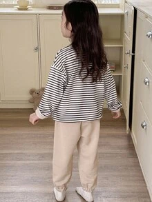 Genkimix Kids 2件套少女条纹休闲上衣+纯色休闲慢跑裤套装 - 卡其色 - 查看 2