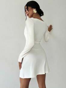 Firerie Vestido mini blanco de línea A con cuello asimétrico con volantes, elegante y minimalista, adecuado para ir al trabajo, festivales de música y vacaciones - Blanco - Ver 3