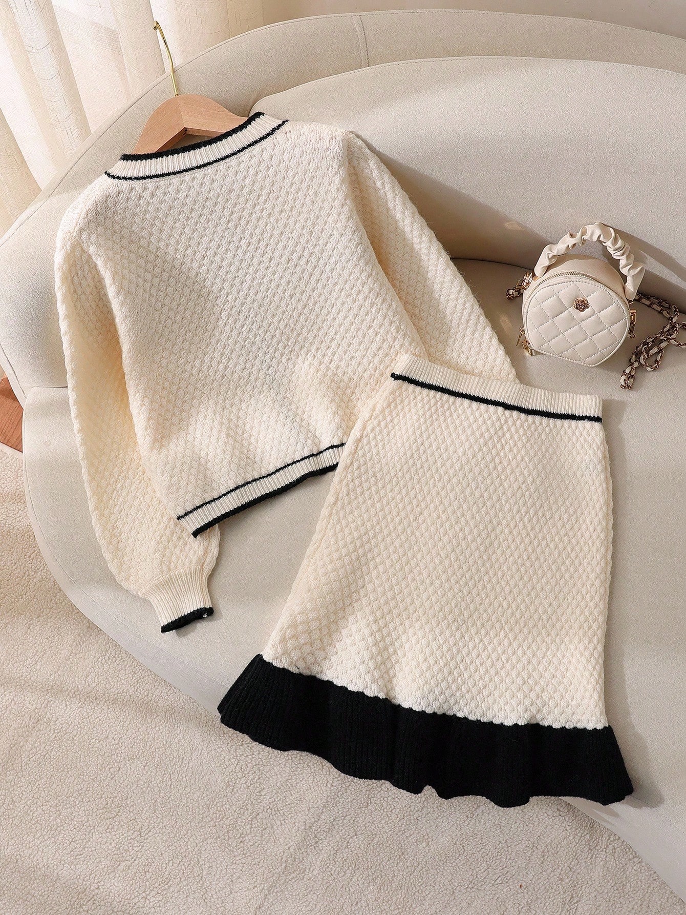 طقم كارديجان مقصوص مع فيونكة مصنوع يدويًا وتنورة م...