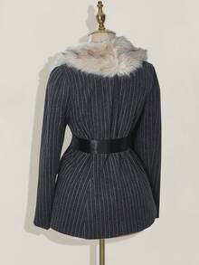 SHEIN ICON Chaqueta de mujer con cuello asimétrico de piel, parche de tela a rayas, cinturón, abrigo con cuello de piel, abrigo de raya de tiza, esponjoso y grueso para otoño/invierno - Gris Oscuro - Ver 7