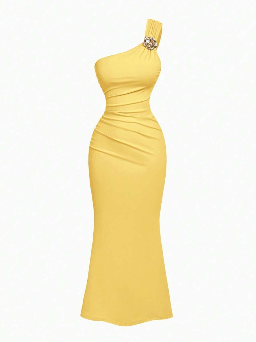 SHEIN X Hannahelzahed SHEIN MOD 金色胸针装饰不对称颈部褶皱鱼尾裙 - 黃色 - 查看 1