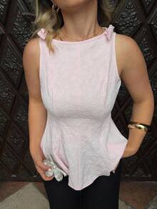 Jeta Ari 全新女式编织纹理小花面料细肩带蝴蝶结肩部荷叶边下摆时尚百搭优雅精致女士荷叶边上衣 - 粉色 - 查看 3