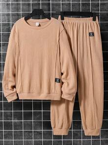 SHEIN 2 件套青少年男孩休闲简约字母提花宽松长袖运动衫和裤子套装，厚华夫格针织，适合秋季 - 杏色 - 查看 3