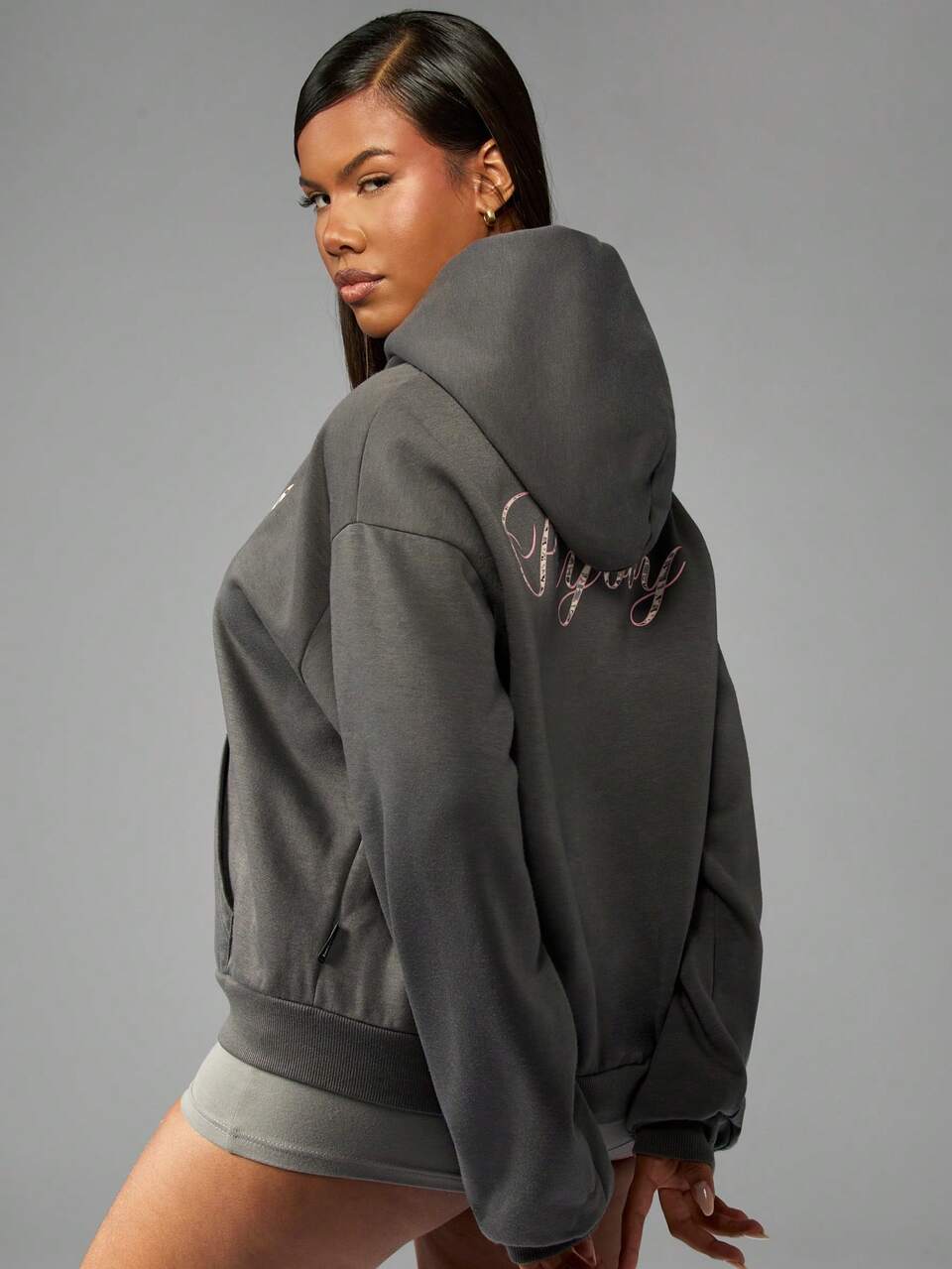 Missguided x Playboy Klasyczna oversize bluza z kapturem na pełnym zamku z kontrastową naszywką z logo, zimowy streetwear casual, polar, długi rękaw, sznurek w kapturze, kieszeń centralna, jesień