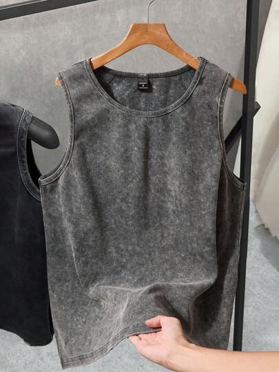 Claim Dot 1件男士灰色无袖罗纹背心。百搭男士灰色上衣，略微宽松的圆领设计，展现中性简约风格。时尚百搭，适合成熟、休闲、通勤和商务日常穿着。是送给男朋友、老公或情侣的最佳礼物。