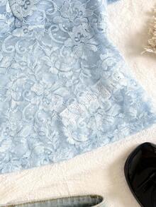 SHEIN 青少年女孩休闲合身甜美可爱蕾丝 V 领前褶皱半透明蕾丝衬衫，学院风，优雅短袖蕾丝上衣 - 淺藍色 - 查看 3